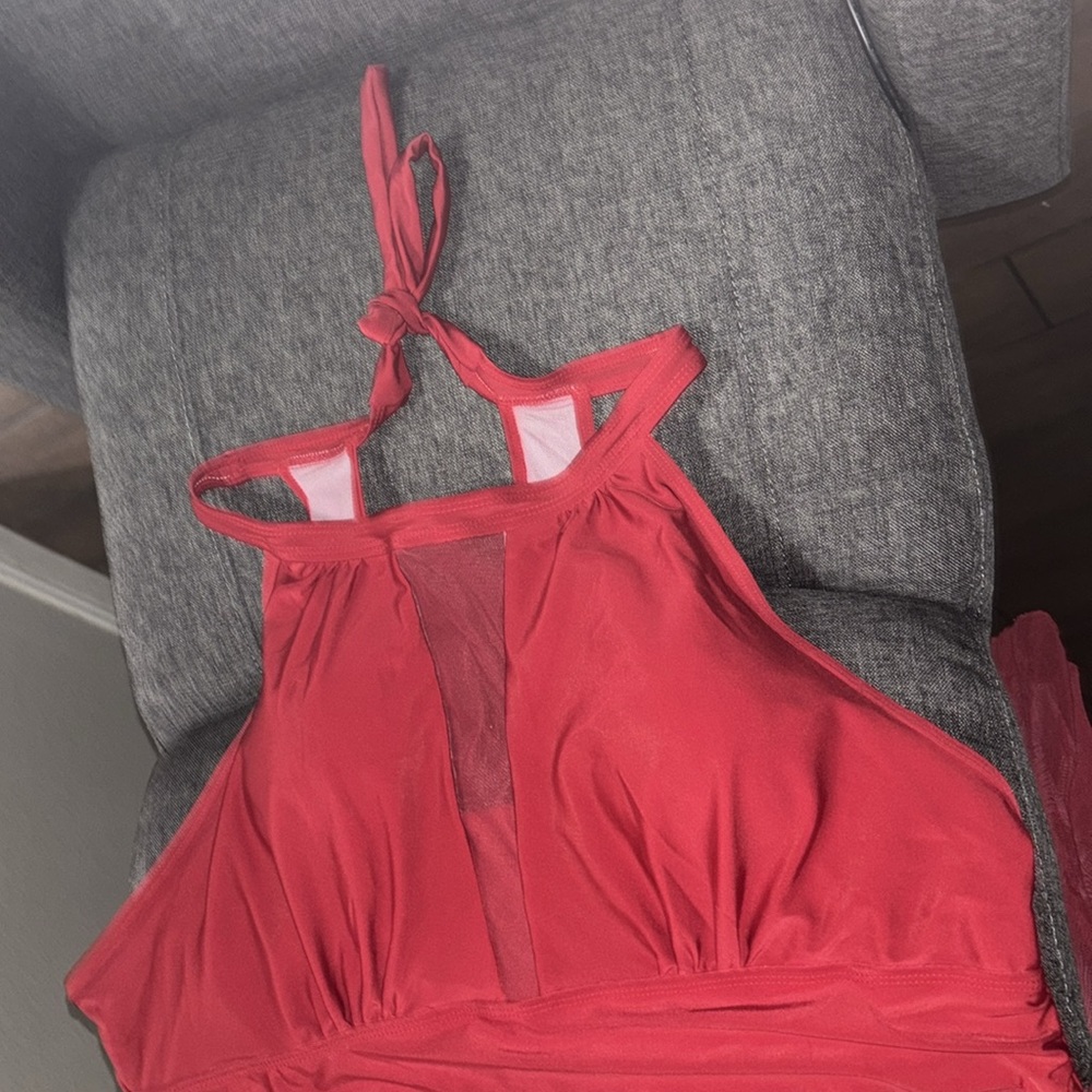 This is the cutest red bathing suit ever!! ♥️ you’ll look lovely! Size 4X!